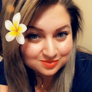 Meet your Posher, Claudia